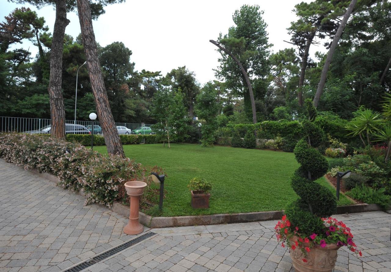 Hotel Riviera Blu Tirrenia Exterior foto