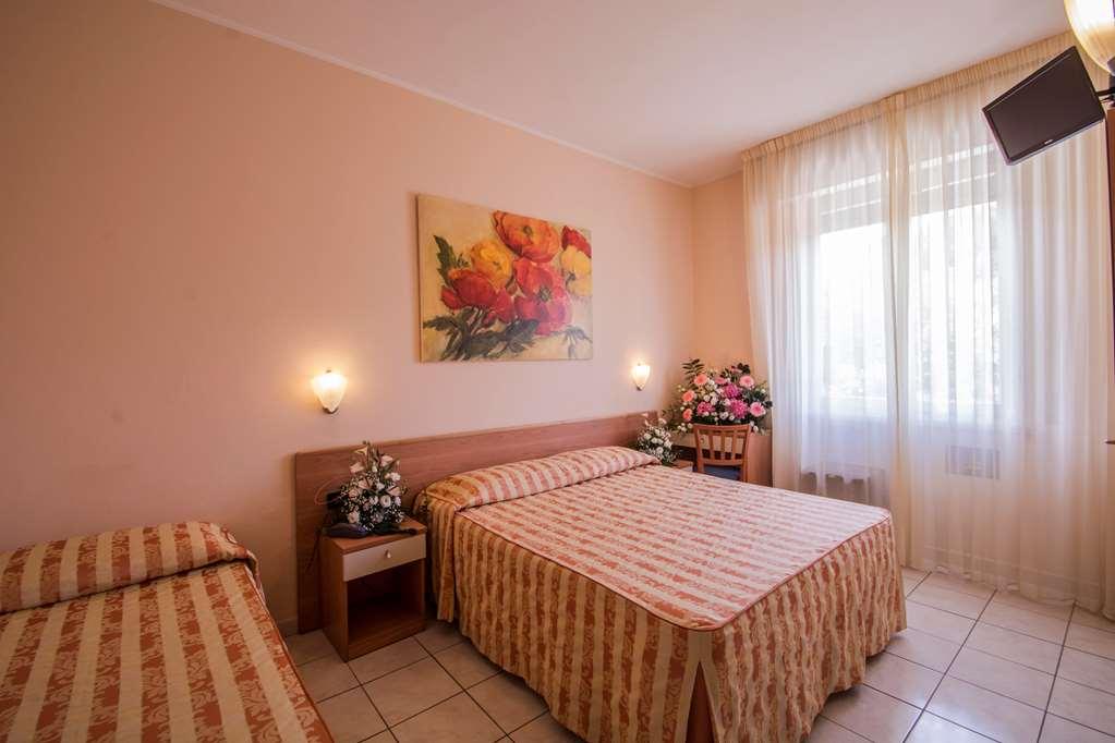 Hotel Riviera Blu Tirrenia Habitación foto